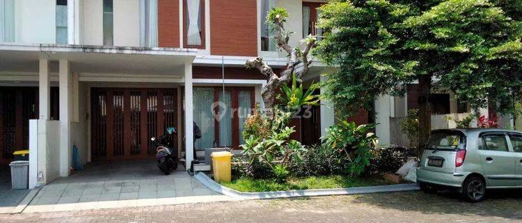 Rumah Cantik Mewah 2 Lantai Dalam Perumahan Elit, Full Furnish, Full Keamanan 24 Jam !! 1