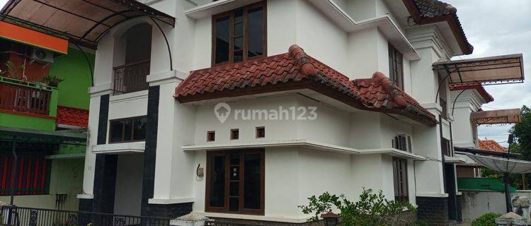 Rumah Cantik Terawat 2 Lantai Dalam Perumahan, Dekat Transmart 1
