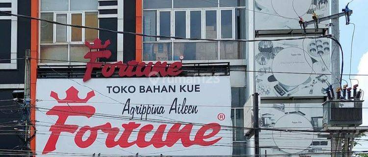 Ruko Besar 3 Lantai, Area Strategis, Akses Jalan Raya Utama 1