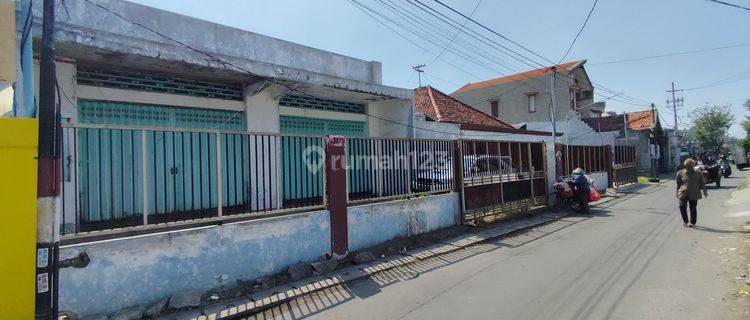 Jual Gudang Pusat Kota Petemon Iii, Hanya 2 Km Dari Tol Tandes, Cocok Untuk Sewa Parkir Mobil 1