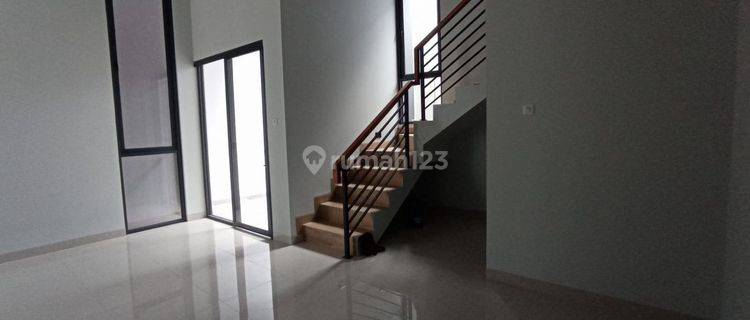  Hot Sale ... Kota Wisata Cibubur Rumah 2 Lt Kondisi Baru Unfurnished SHM Siap Huni 1