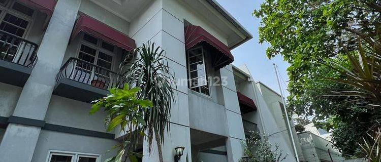 RUMAH MEWAH 2 LANTAI AREA SENOPATI KEBAYORAN BARU 1