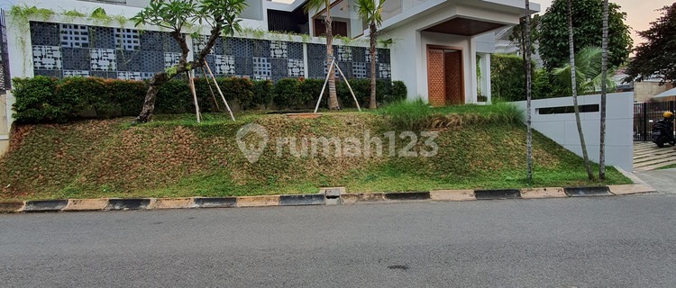 RUMAH MEWAH DENGAN LIFT & BASEMENT PONDOK INDAH 1