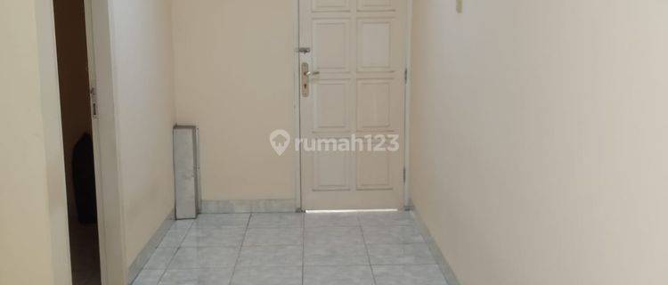 Dijual Rumah di Tanjung Duren, Rapi Terawat, Kt 3, 3 Lantai, Minimalis, Lb. + 148m2, Jakarta Barat 1