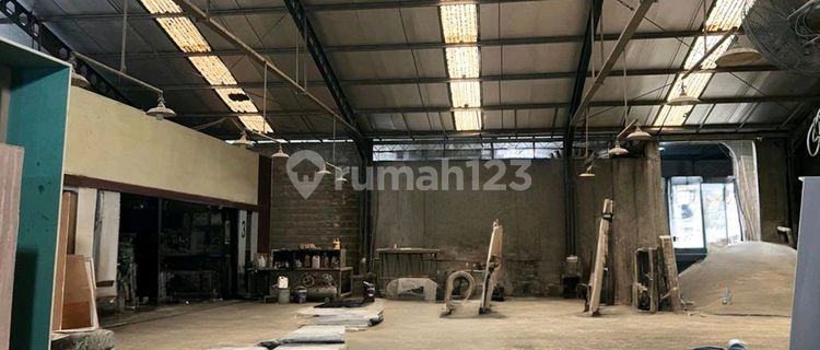 Gudang dan Kantor Jual di Untung Suropati , Manyaran, Semarang 1