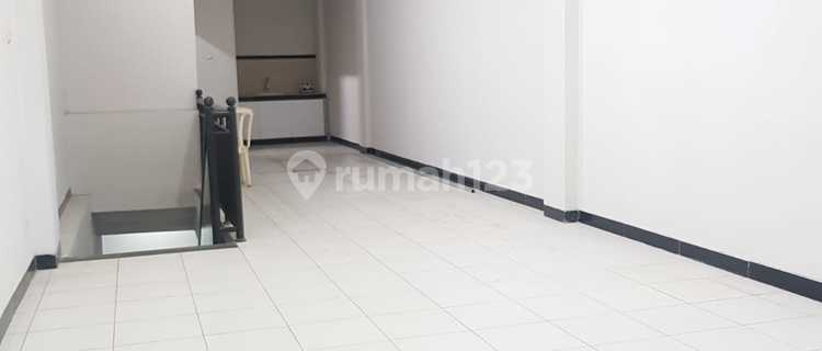 2-Story Shophouse for Sale with SHM in Soekarno Hatta, Pedurungan, Semarang 1