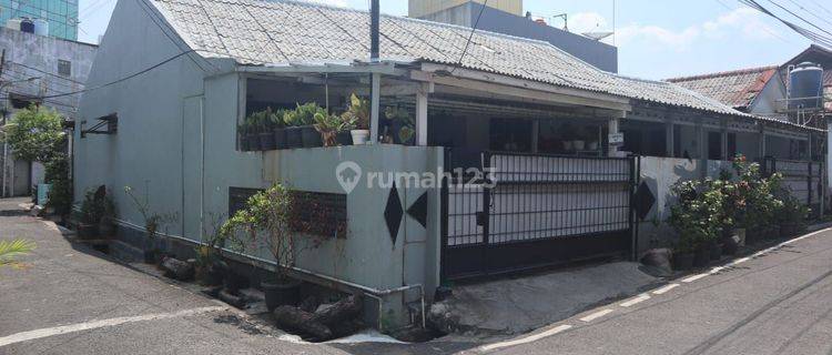 Rumah Lama Strategis Luas SHM di Bendungan Hilir Jakarta Pusat 1