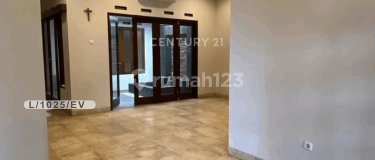 2-Storey Luxury House Ready to Occupied in Singgasana Bandung 1