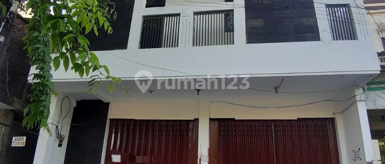 Strategic Commercial Building (Ruko) on Bronggalan Main Road, Suramadu Direction, Zero Kilometer of Main Road 1