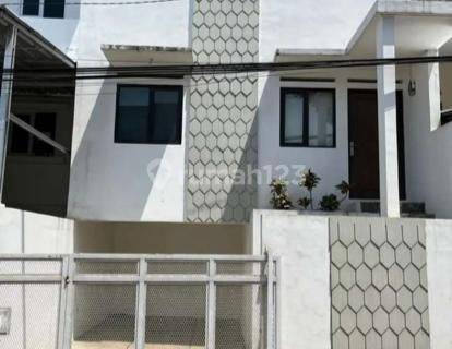 Rumah 2 Lantai Cocok Untuk Keluarga Baru Siap Huni 1