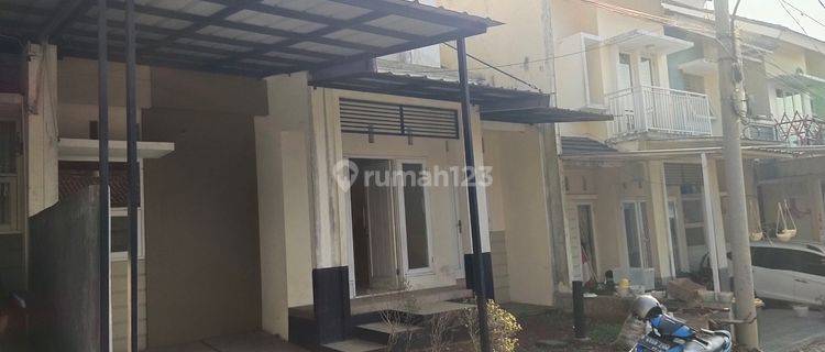 For rent rumah 2 lantai 3 kmr di Cinere nempel pintu toll Desari  1