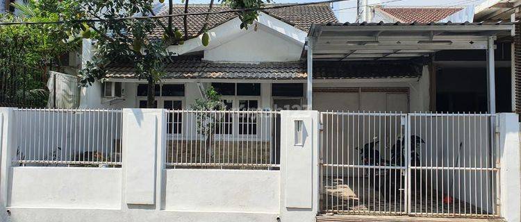 Rumah SHM Hadap Barat di Perumahan Buana Indah 1