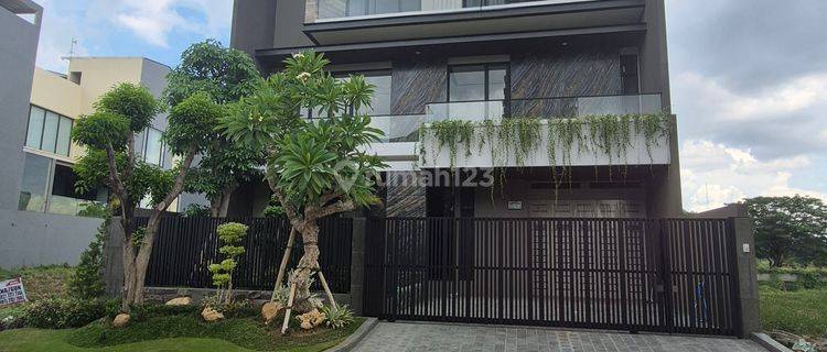 DI  RUMAH LUXURY NORT EMERALD MANSION 1