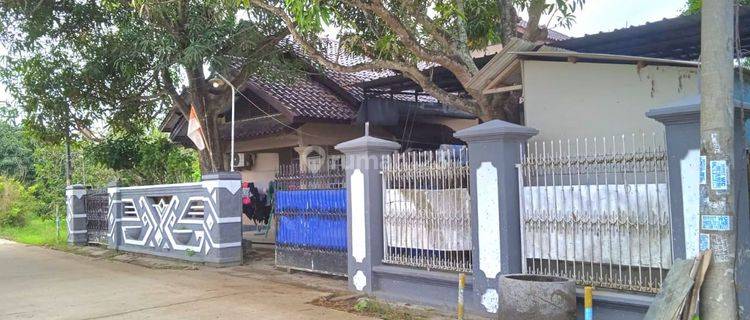 RUMAH KELUARGA DENGAN HALAMAN LUAS 1