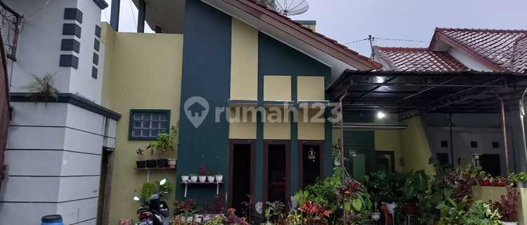 Beautiful Furnished House in Villa Pengilon Housing Complex, Salatiga 1