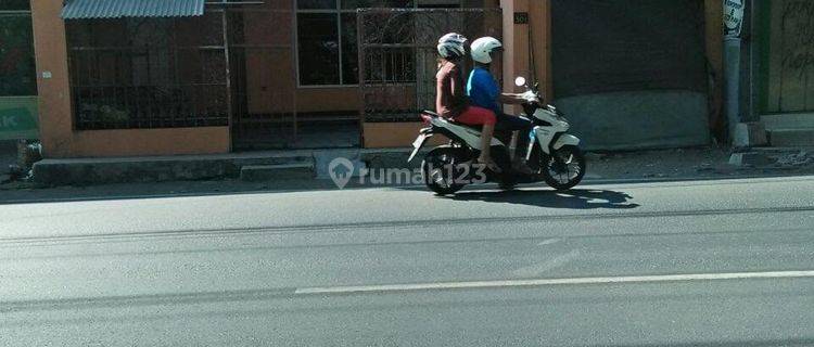 Rumah di Jalan Kapt Mulyadi Tengah Kota Solo Dekat Masjid Pinggir Jalan 1