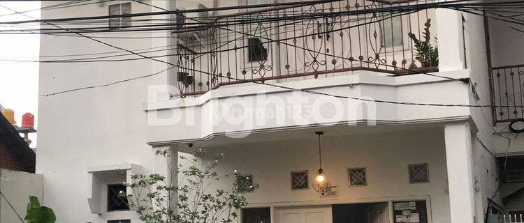 RUMAH 2 LANTAI DI UTAN KAYU MATRAMAN JAKARTA TIMUR 1