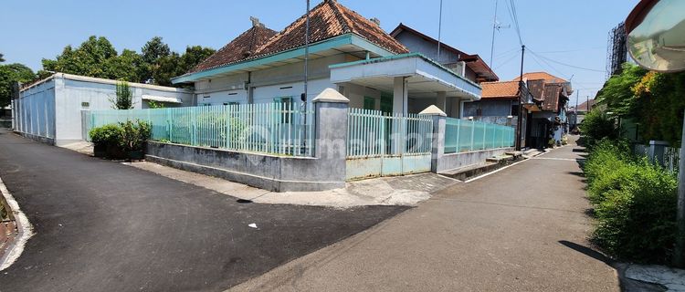 Rumah Vintage Halaman Luas Di Sumberejo, Klaten Dekat Terminal Bendo Gantungan Cocok Untuk Homestay , Cafe Atau Investasi. 1