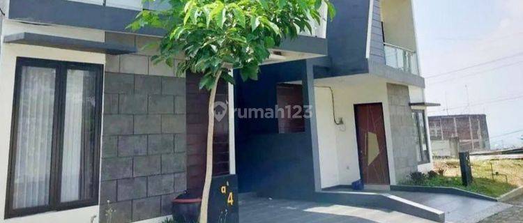 Dijual Villa Modern Bonus Kolam Renang Pribadi di Dau Malang 1