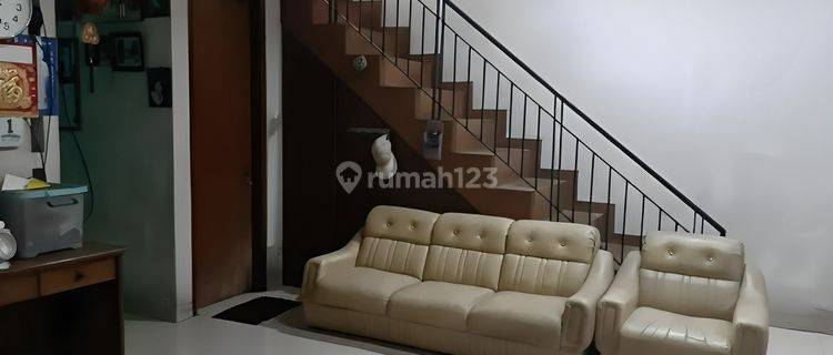 Rumah Dijual Harga Langka Semi Furnish di Taman Kopo Indah 1