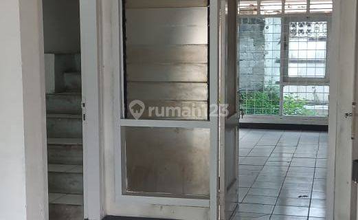 Rumah Disewa Strategis Non Furnish di Area Jl Kembar , Bandung 1