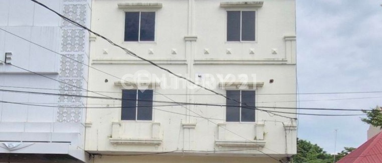 READY-TO-USE SHOPHOUSE IN THE CITY CENTER OF MAKASSAR 1
