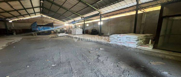  Large warehouse with spacious parking in Sukawati, Gianyar 1