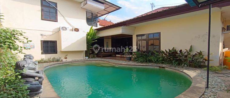  Rumah Semi Villa Furnished di Waturenggong, Dauhpuri Kelod 1