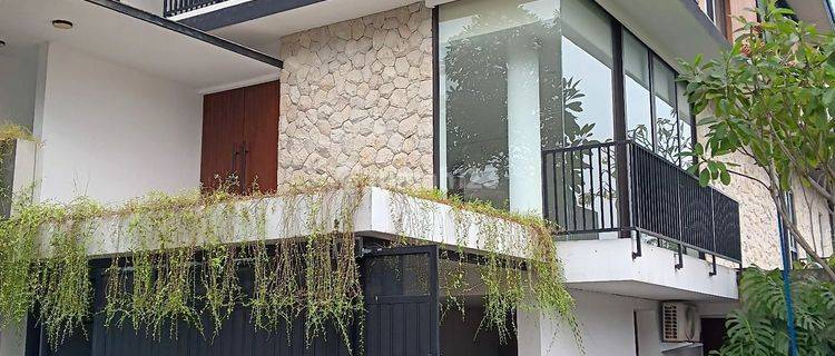 RUMAH SECONDERI PRIVATE POOL DI KEMANG JAKARTA SELATAN  1