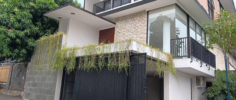 RUMAH TROPICAL MODERN TIGA LANTAI KOLAM RENANG DEKAT LIPPO KEMANG JAKARTA SELATAN  1