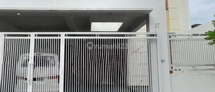 Rumah Simpang Darmo Permai Selatan 1