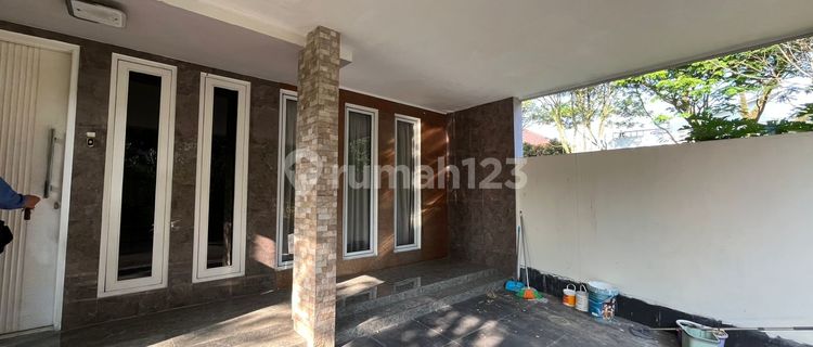 Rumah 2 lantai 4 kamar depan taman dekat tol di The Green 1