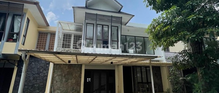 Rumah 2 lantai 4+1 kamar hadap timur laut di Avani 1