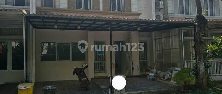 A 2-story house with 4 south-facing rooms in Greenwhich. 1