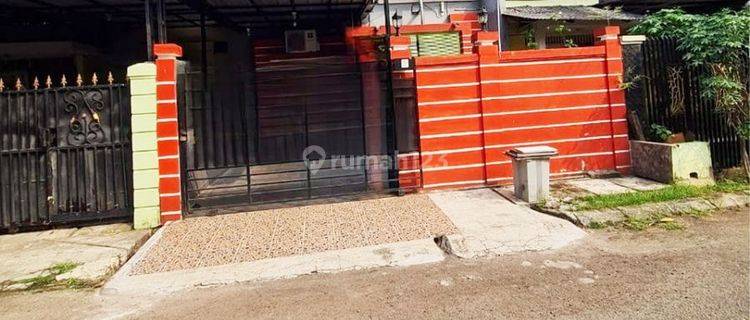 Rumah 1 Lantai 3 Kamar Hadap Utara di Taman Royal 1