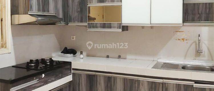 Rumah 2 Lantai 2+1 Kamar Semi Furnished di The Spring 1