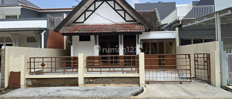 Rumah 1 lantai 3+1 kamar hadap timur laut di Sektor 7A 1