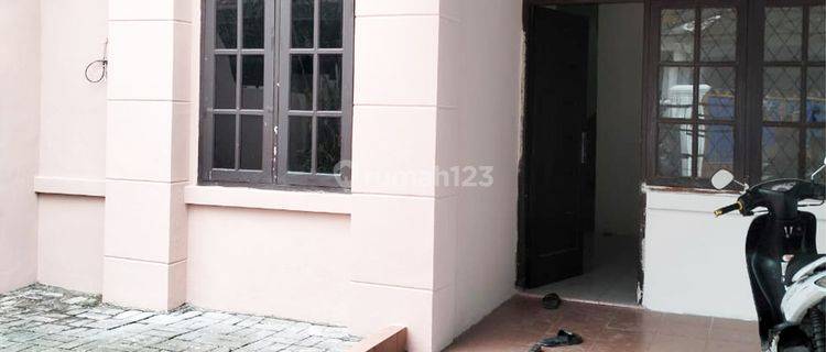 Rumah 1 Lantai 3 Kamar Nonfurnished di Taman Royal 1