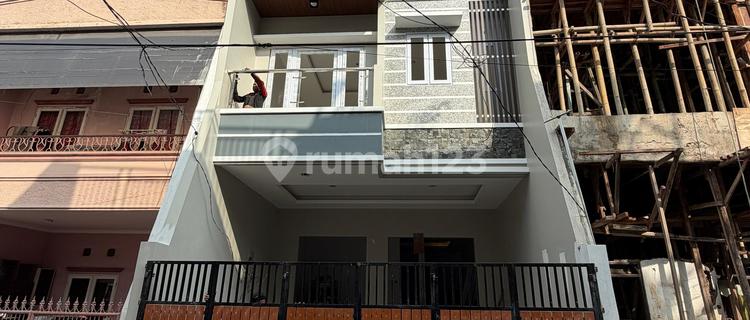 Rumah Baru Tomang 4 Lantai Bebas Banjir Lokasi Sangat Strategis 1