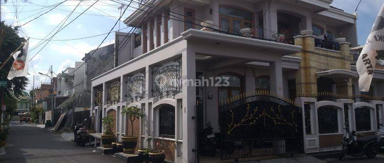 Rumah posisi hook,2 lantai,model scandinavian,siap huni,harga murah,lokasi strategis di Rawamangun,Jakarta timur 1