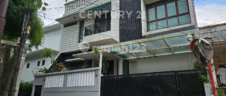 Modern 3.5-Story House in Kemang Selatan, South Jakarta 1
