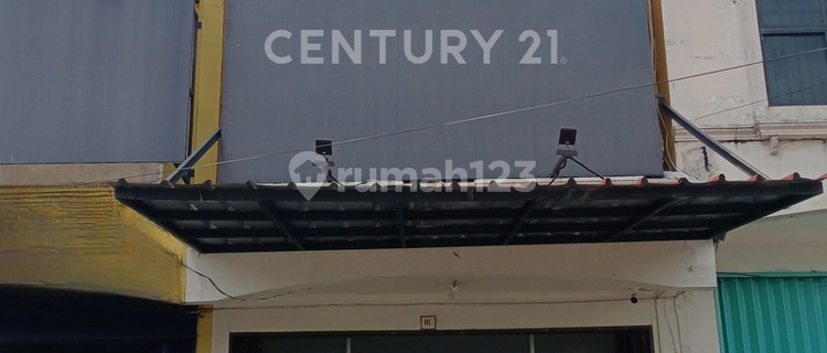 2.5-Story Shophouse Strategic Location Roadside Depok West Java 1