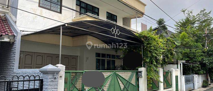 Sewa
rumah Di Area Senopati Scbd Jakarta Selatan 5br Unfurnish  1