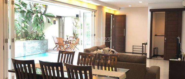 Disewakan Rumah Furnish Ada Swimmingpool Siap Huni 
area Senopati Scbd, Jakarta Selatan 
 1