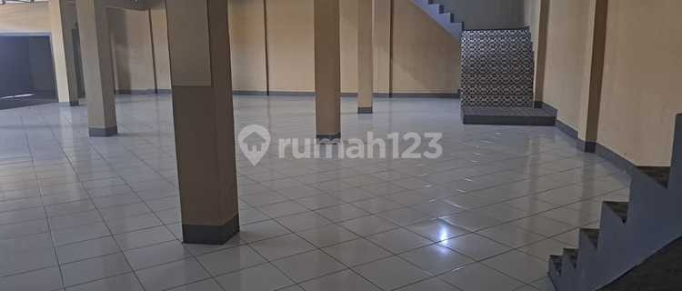 2-story shop house on Cililin Main Road, suitable for all kinds of businesses. 1