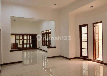 Rumah Menteng Semi Furnished Suasana Tenang 17 1