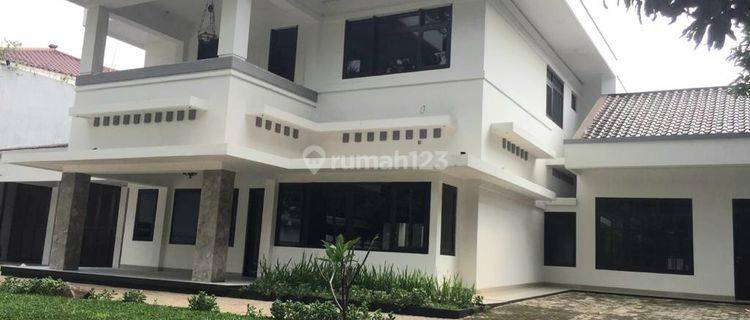 Rumah Mewah Minimalist Bangunan Terawat,siap Huni ,halaman Rumah Luas  1