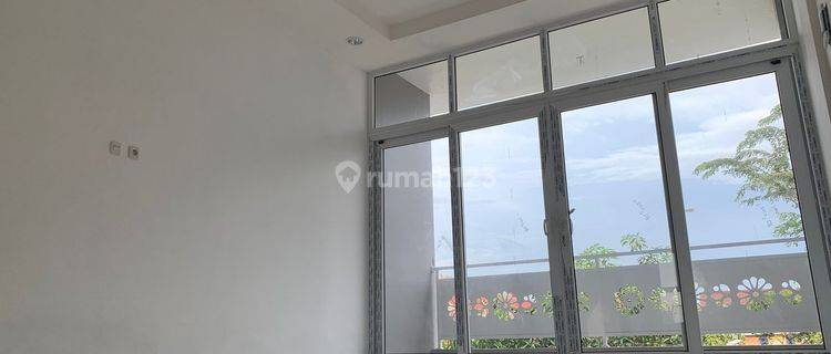 Dijual Rumah 3,5Lantai hoek Taman Palem Jakbar 1