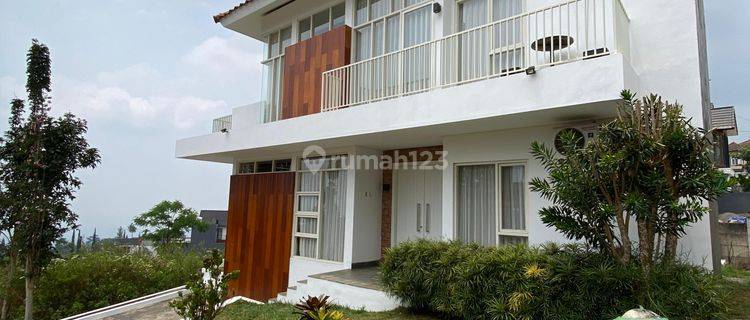 Villa Dalam Area Hotel Dijual View Kota Wisata Batu  1