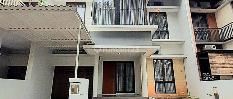 Rumah Cantik Modern Minimalis 2 Lantai Dalam Cluster 1